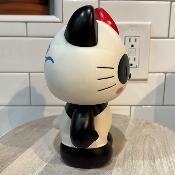 Hello kitty piggy bank - Picture 2 of 5